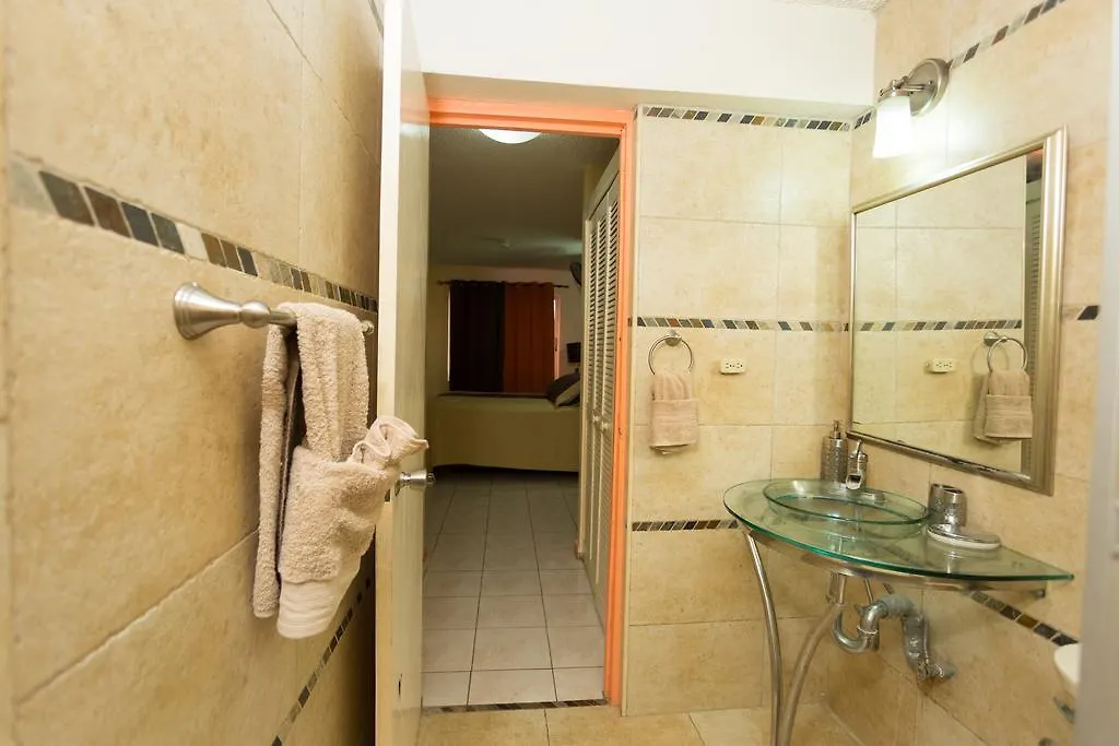 Cozy Accommodations Κίνγκστον